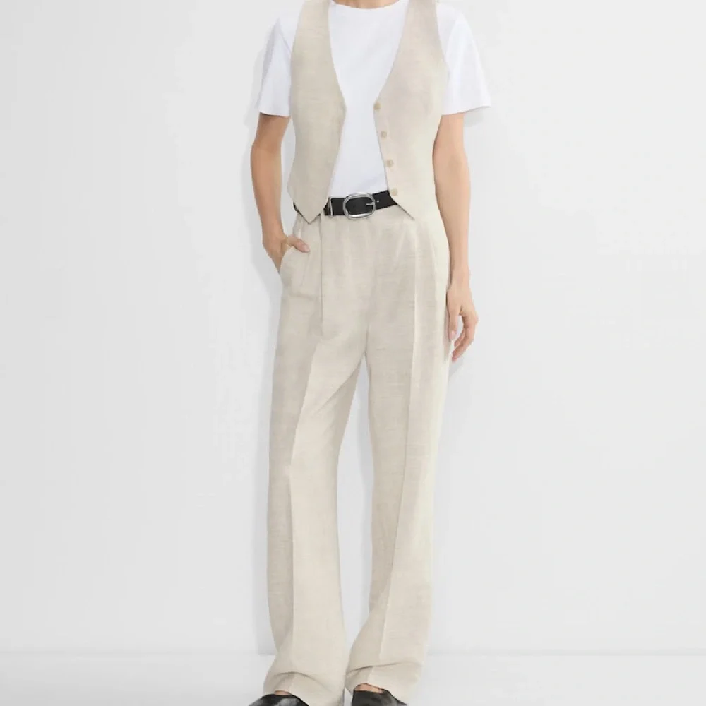 Aritzia Effortless Natural Ecru Linen Trousers size 6